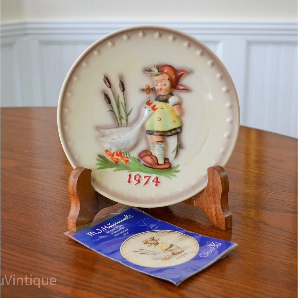 1974 Hummel Porcelain Plate Girl With Goose 4th Annual Plate Bas Relief Goebel